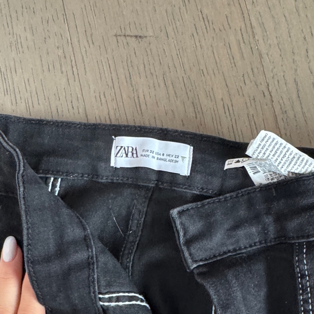 Black Zipper Detail Pants - Picture 3 of 3